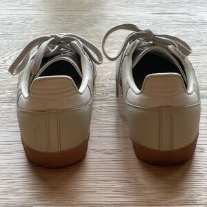 Adidas women’s Samba sneakers colors: alumin/white/wonbei - size 9.5